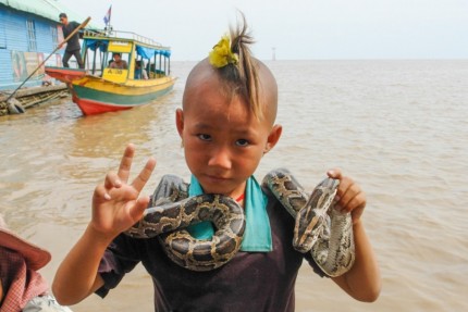 Dollar for my snake - Tonle Sap Lake - Cambodia