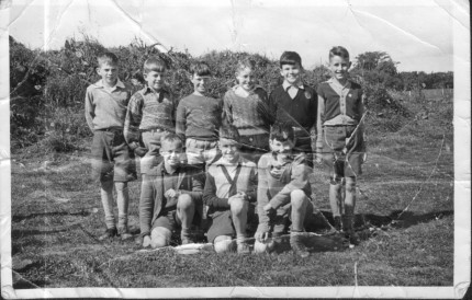 The Kiwi Gang (School friends ) Levin North School (abt 1957)

Trevor ?, ?, Andrew Bertram, John Batchelor, Robert Zimmerman, John Milne, 
Gary Clark, Kerry Shields, Ray Lovell
